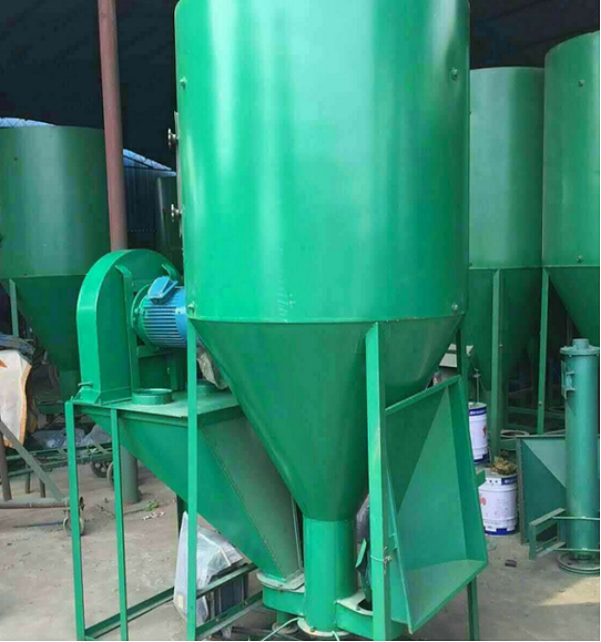 Feed crushing mixer in QUNKUN