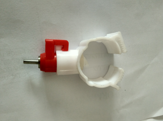  The automatic drinker for chickens has many benefits for lar
